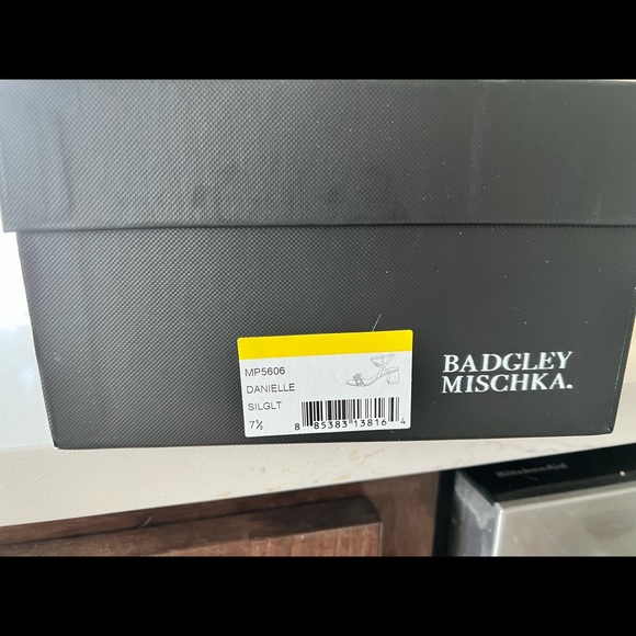 Collection Daniele Block Heel Sandal by BADGLEY MISCHKA - Picture 7 of 9